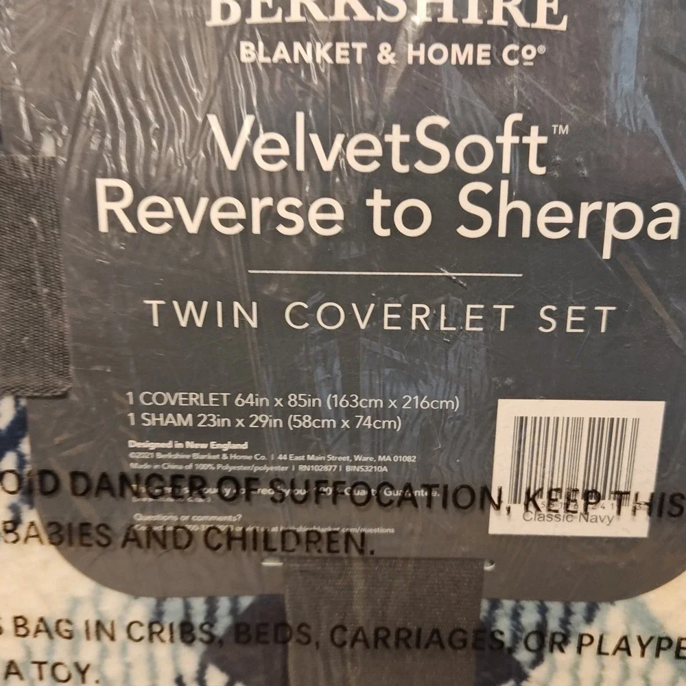 NEW Berkshire VelvetSoft Reverse to Sherpa Twin‎ Coverlet Set Classic Navy Plaid